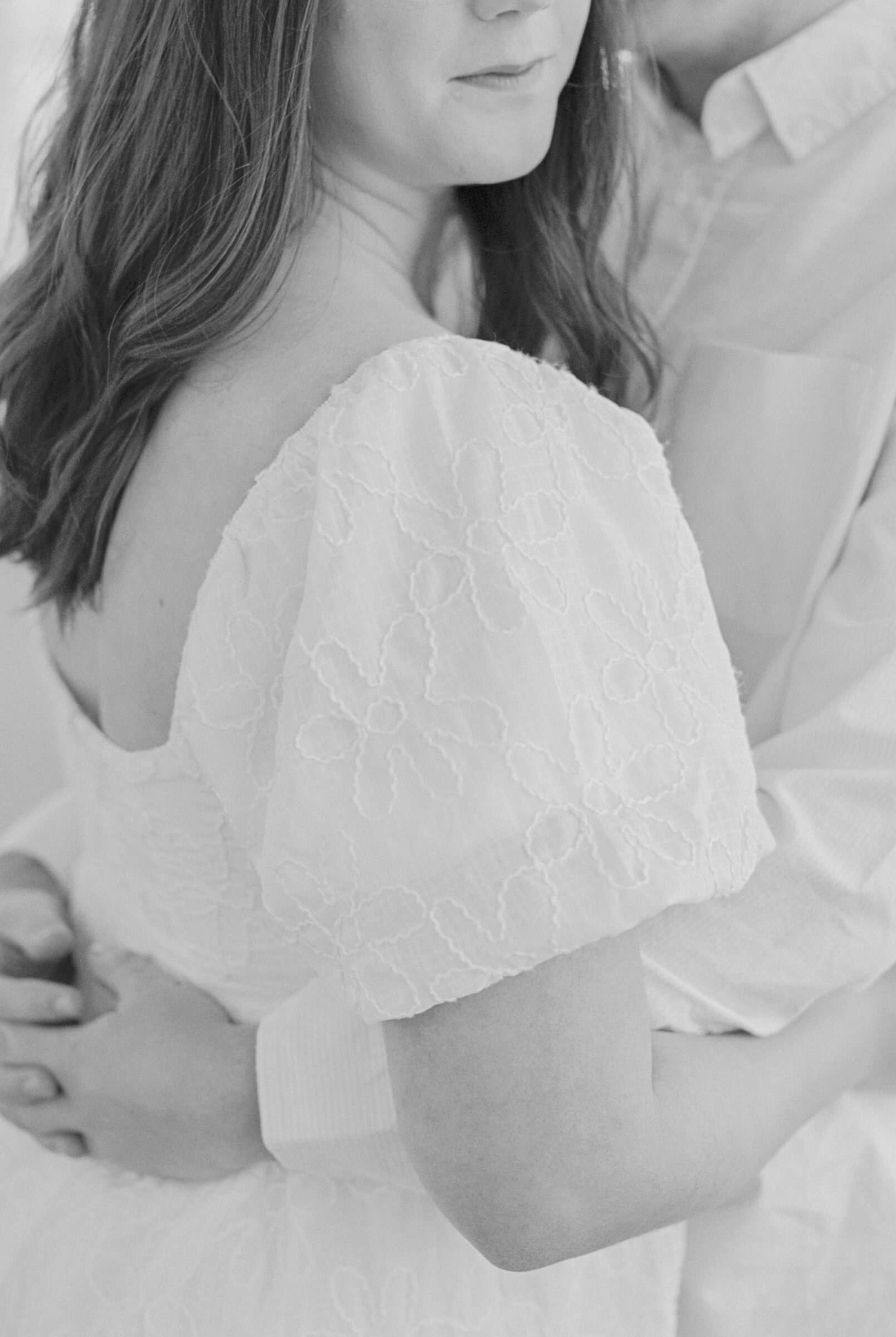 Engagement Session at VMFA in Richmond, VA | RVA Engagement Photographer | close up black and white film image of a girl's puffy sleeve of a white dress