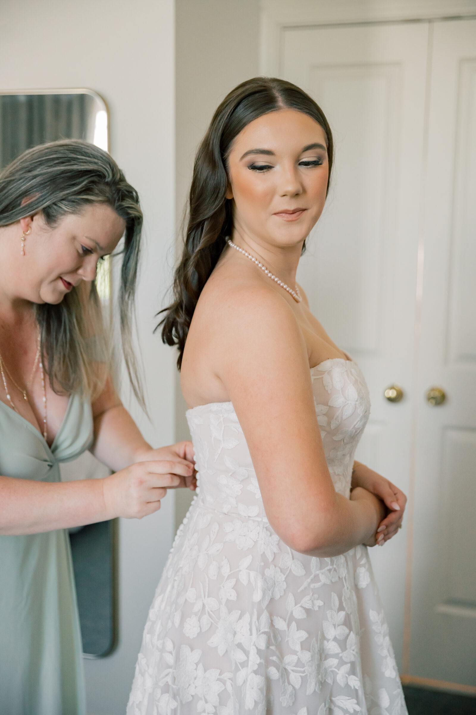 Lynchburg Virginia Wedding Photographer | bride and mother of the bride getting ready for wedding at Three Oaks Manor