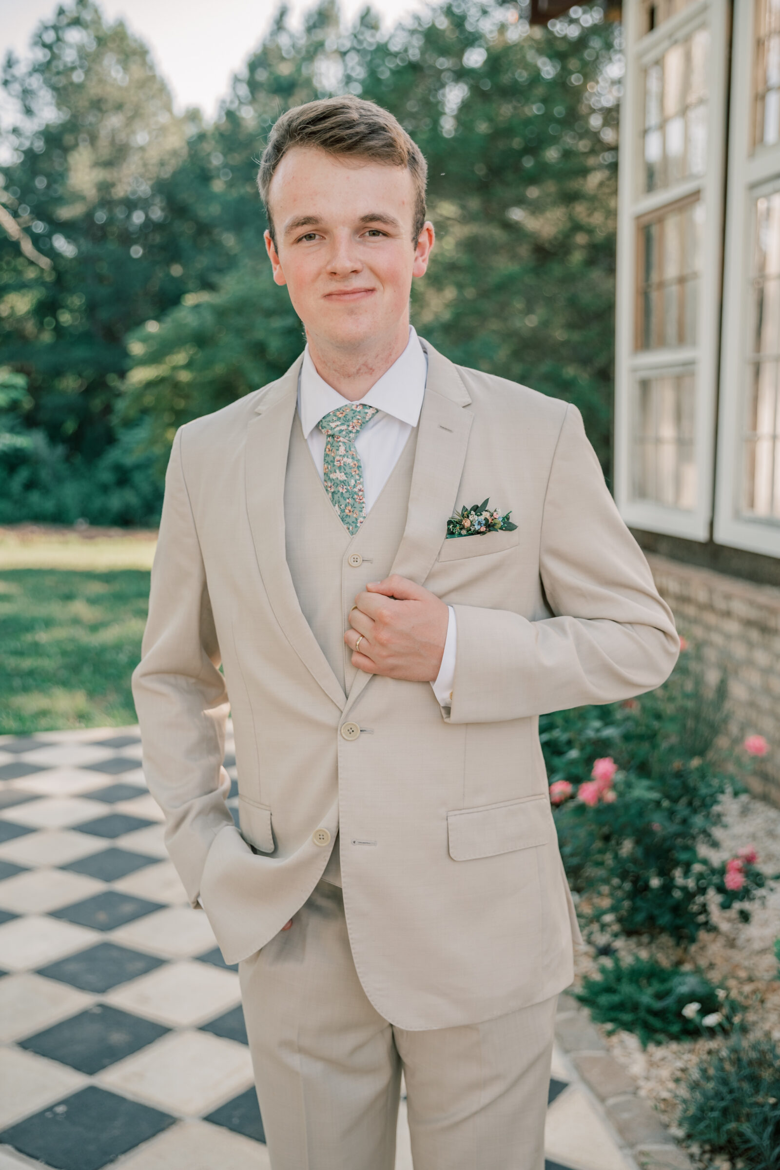 Three Oaks Manor Wedding in Madison Heights, VA | Virginia Wedding Photographer | groom at Three Oaks Manor