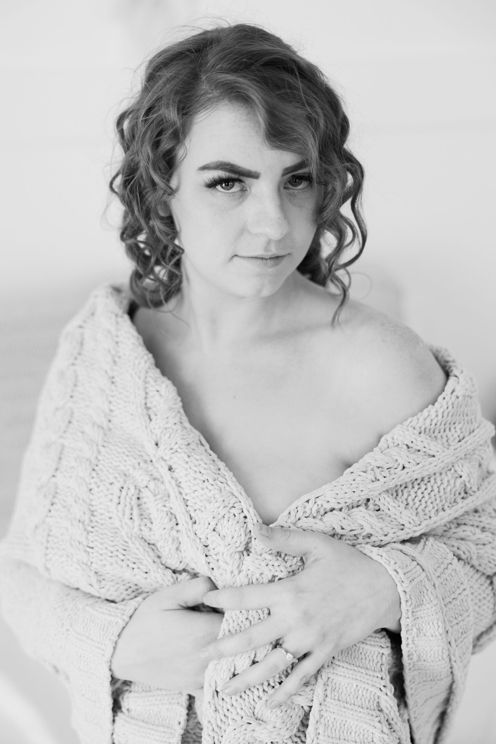 Fall boudoir in Richmond | girl wrapped in a cozy knit blanket