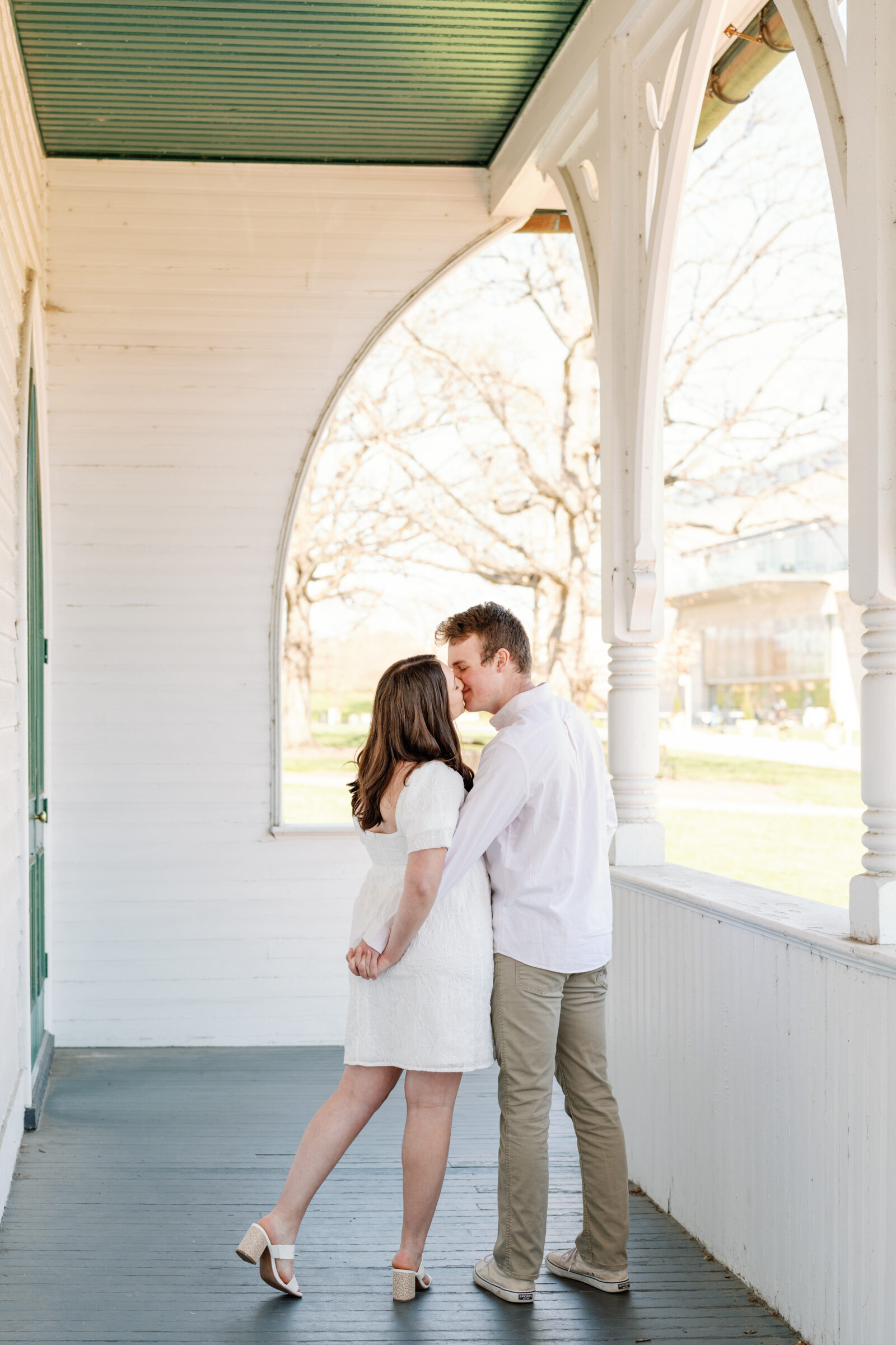 Engagement Session at the VMFA in Richmond VA | couple stop to share a kiss as they walk