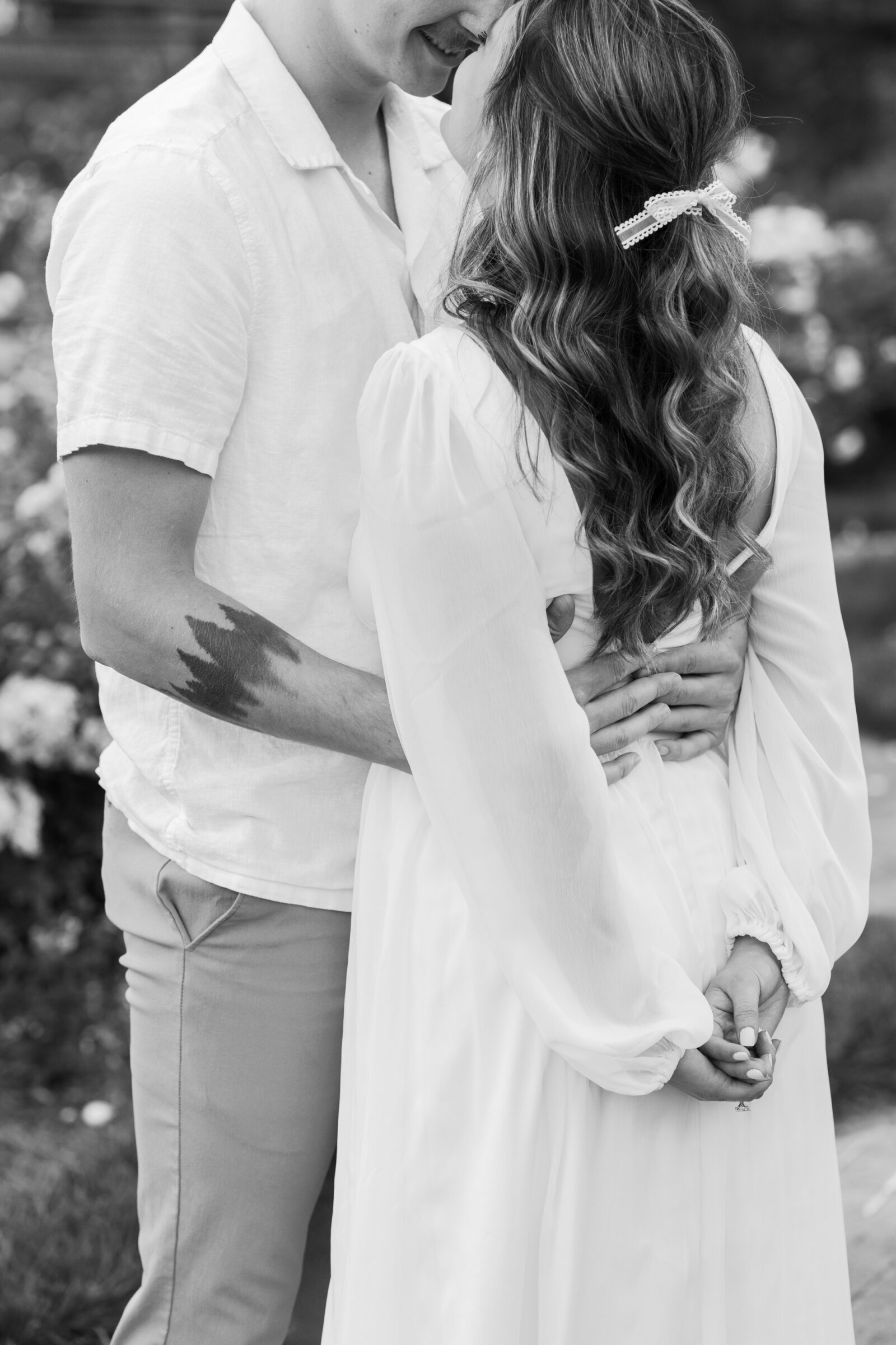 Engagement Photos at the Biltmore Estate Gardens | romantic black and white picture