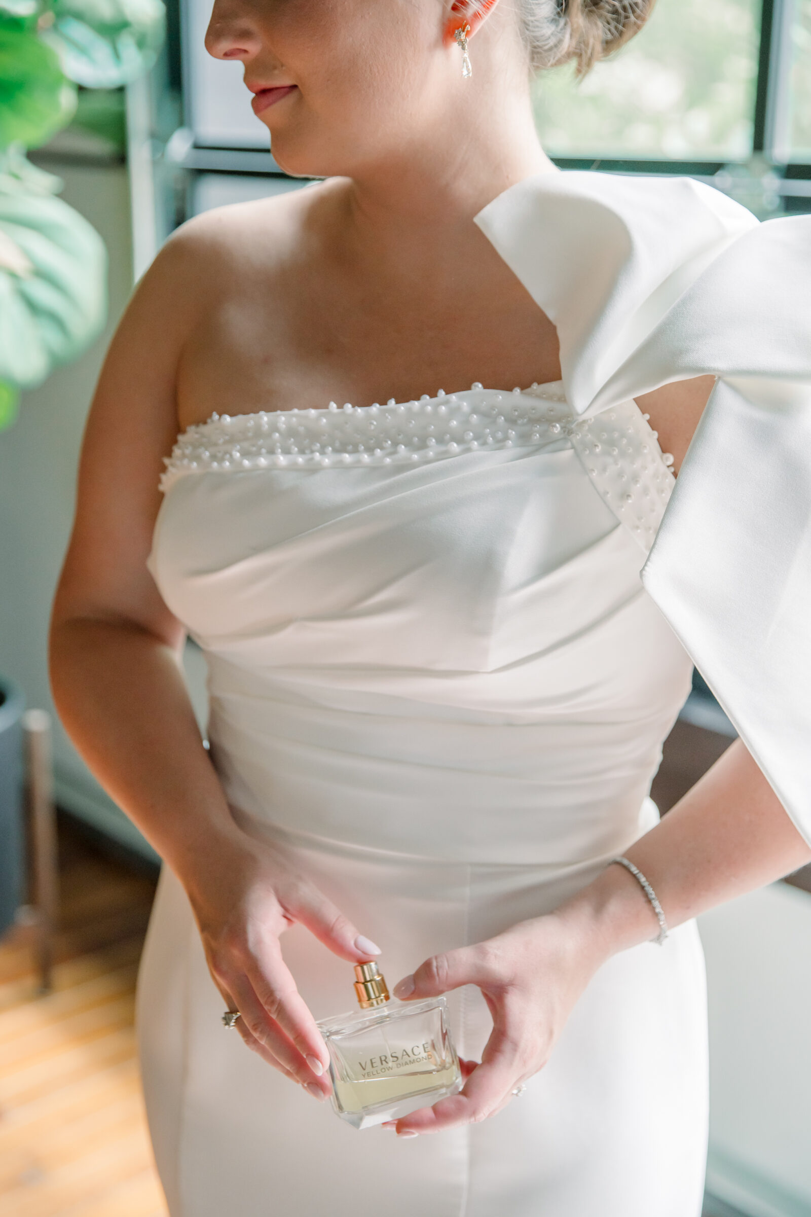 Southwest VA Wedding Photographer | bride holding perfume