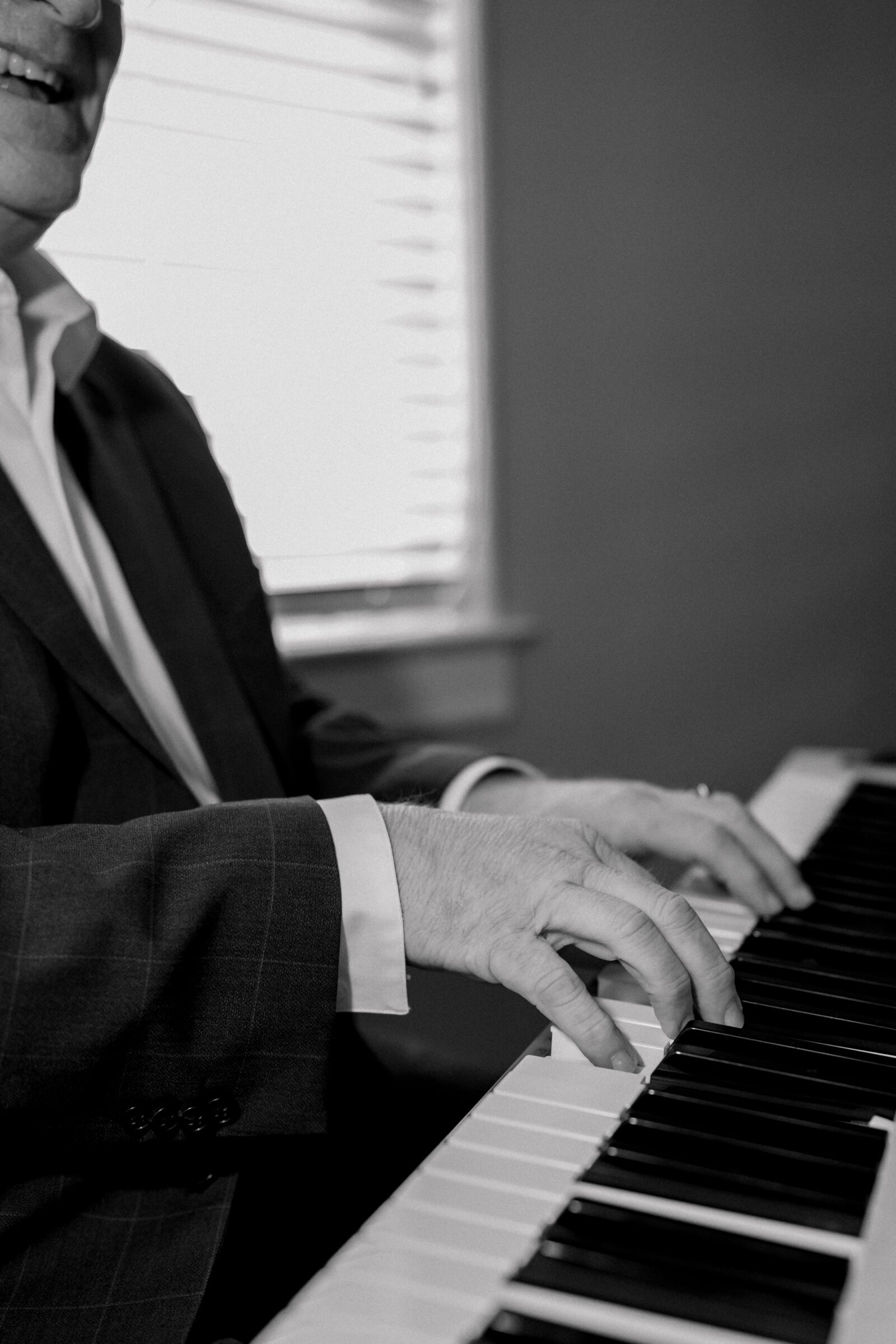 Bristol Train Station Wedding | man playing piano